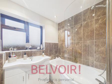 5 bedroom Semi-detached house for sale in Bexhill Grove, Stoke-on-Trent, ST1