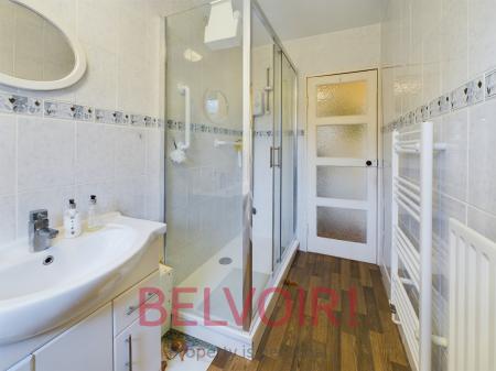 2 bedroom Flat to let in Blurton Road, Blurton, Stoke-on-Trent, ST3