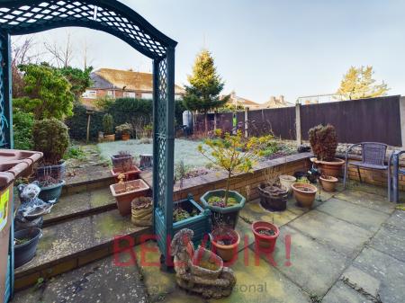 2 bedroom Flat to let in Blurton Road, Blurton, Stoke-on-Trent, ST3