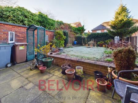 2 bedroom Flat to let in Blurton Road, Blurton, Stoke-on-Trent, ST3