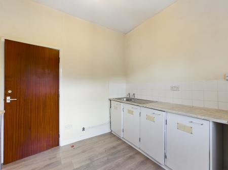 2 bedroom Flat to let in London Road, Newcastle-under-Lyme, ST5