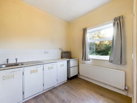 2 bedroom Flat to let in London Road, Newcastle-under-Lyme, ST5