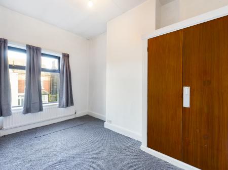 2 bedroom Flat to let in London Road, Newcastle-under-Lyme, ST5