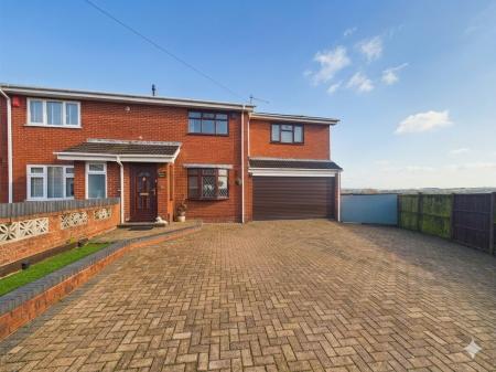 4 bedroom Semi-detached house for sale in Cheltenham Grove, Stoke-on-Trent, ST1