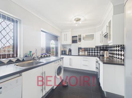 4 bedroom Semi-detached house for sale in Cheltenham Grove, Stoke-on-Trent, ST1