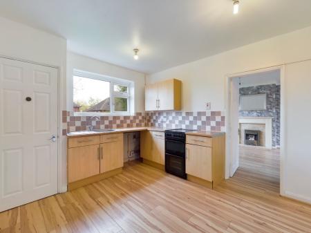 3 bedroom Semi-detached house to let in Little Cliff Road, Blurton, Stoke-on-Trent, ST3