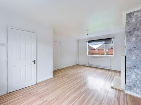 3 bedroom Semi-detached house to let in Little Cliff Road, Blurton, Stoke-on-Trent, ST3