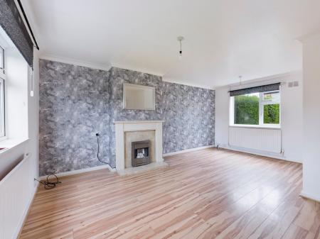 3 bedroom Semi-detached house to let in Little Cliff Road, Blurton, Stoke-on-Trent, ST3