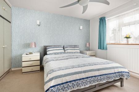 3 bedroom Detached house to let in Hawthorn Crescent, Grove, OX12