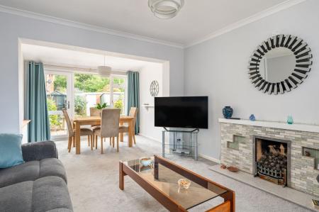 3 bedroom Detached house to let in Hawthorn Crescent, Grove, OX12