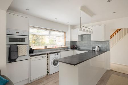 3 bedroom Detached house to let in Hawthorn Crescent, Grove, OX12