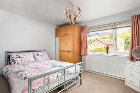 3 bedroom Detached house to let in Hawthorn Crescent, Grove, OX12
