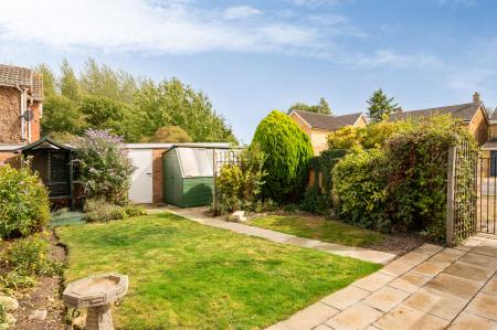 3 bedroom Detached house to let in Hawthorn Crescent, Grove, OX12