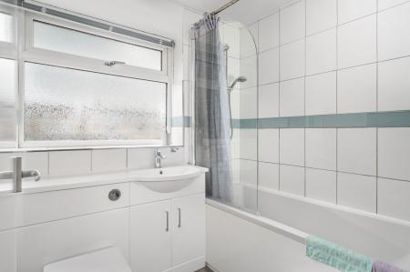 3 bedroom Detached house to let in Hawthorn Crescent, Grove, OX12