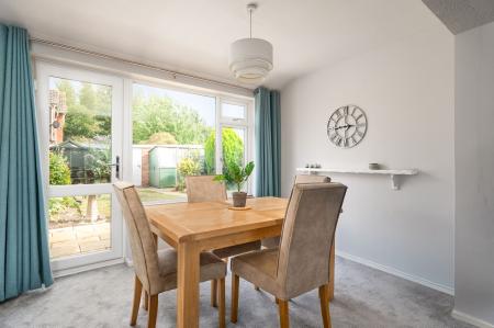3 bedroom Detached house to let in Hawthorn Crescent, Grove, OX12
