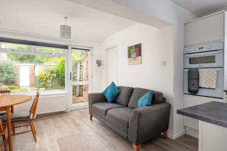 3 bedroom Detached house to let in Hawthorn Crescent, Grove, OX12