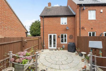 2 bedroom Terraced House to let in Weaver Row, Garston Lane, Wantage, OX12
