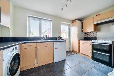 2 bedroom Terraced House to let in Peregrine Way, Grove, OX12