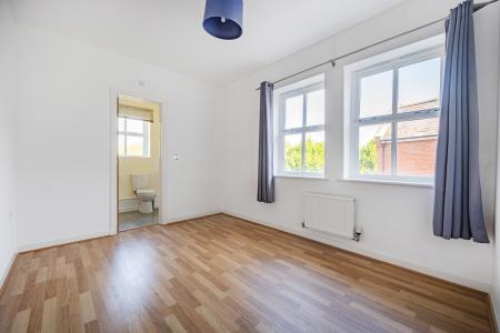 2 bedroom Flat to let in Mill Street, Wantage, OX12