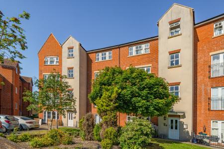 2 bedroom Flat to let in Mill Street, Wantage, OX12