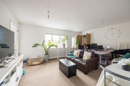 2 bedroom Maisonette to let in Post Office Lane, Wantage, OX12