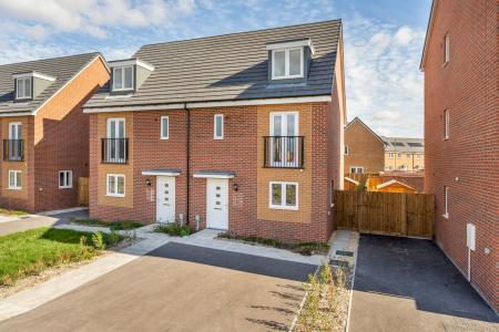 4 bedroom Town house to let in Goodale Close, Grove, OX12