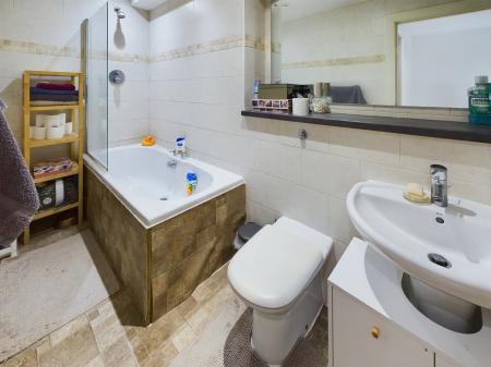 2 bedroom Flat for sale in Barton Court, Central Way, Warrington, WA2