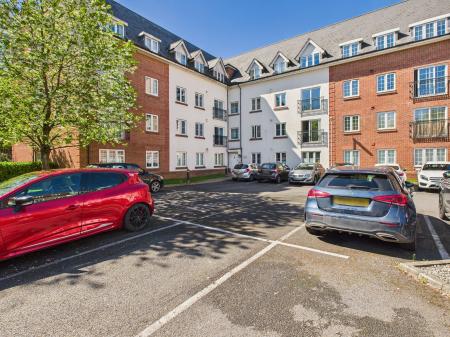 2 bedroom Flat for sale in Greenings Court, Warrington, WA2