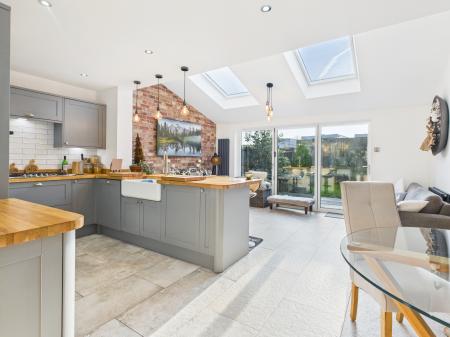 3 bedroom Semi-detached house for sale in Warrington Road, Penketh, Warrington, WA5