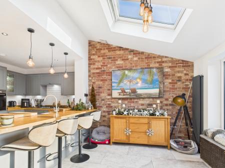 3 bedroom Semi-detached house for sale in Warrington Road, Penketh, Warrington, WA5