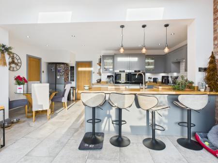 3 bedroom Semi-detached house for sale in Warrington Road, Penketh, Warrington, WA5