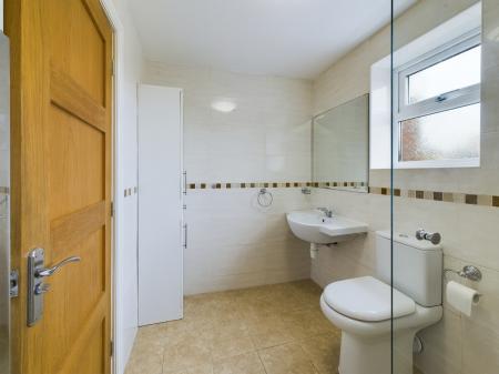 2 bedroom Bungalow to let in Wilmslow Crescent, Thelwall, WA4