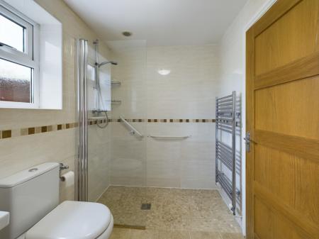 2 bedroom Bungalow to let in Wilmslow Crescent, Thelwall, WA4