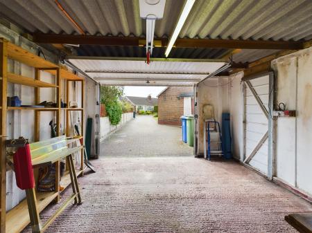 2 bedroom Bungalow to let in Wilmslow Crescent, Thelwall, WA4