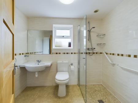 2 bedroom Bungalow to let in Wilmslow Crescent, Thelwall, WA4