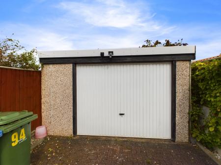 2 bedroom Bungalow to let in Wilmslow Crescent, Thelwall, WA4