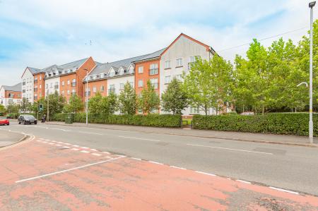 2 bedroom Flat to let in Greenings Court, Carrington Park, Warrington, WA2