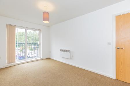 2 bedroom Flat to let in Greenings Court, Carrington Park, Warrington, WA2