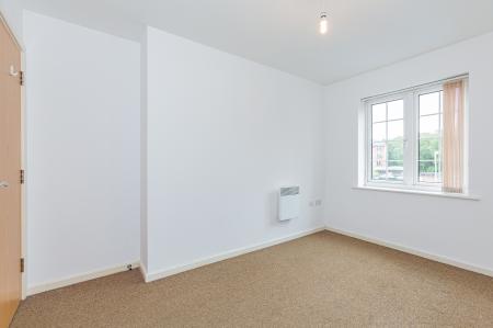 2 bedroom Flat to let in Greenings Court, Carrington Park, Warrington, WA2