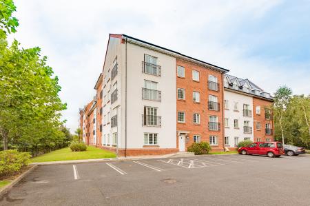 2 bedroom Flat to let in Greenings Court, Carrington Park, Warrington, WA2