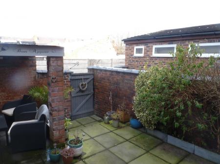 2 bedroom Terraced House to let in Morley Road, Walton, WA4