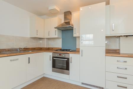 2 bedroom Flat to let in Louisiana Drive, Great Sankey, Warrington, WA5