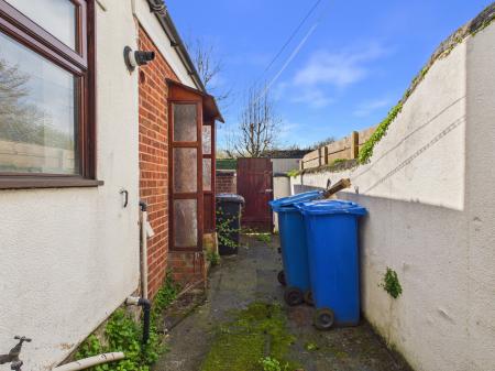 3 bedroom Terraced House to let in Wellfield Street, Bewsey, Warrington, WA5