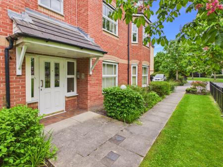 2 bedroom Flat to let in Mansfield Apartments, Templeton Drive, Fearnhead, Warrington, WA2