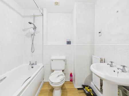 2 bedroom Flat to let in Mansfield Apartments, Templeton Drive, Fearnhead, Warrington, WA2
