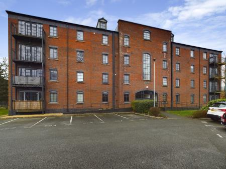 2 bedroom Flat to let in Elphins Drive, Warrington, WA4