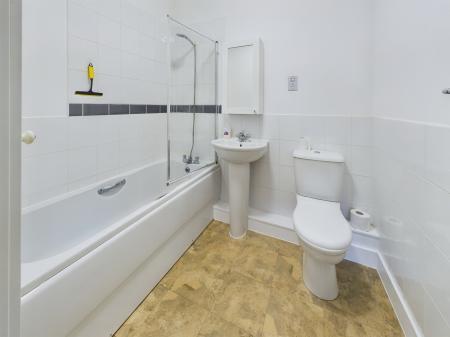 2 bedroom Flat to let in Elphins Drive, Warrington, WA4