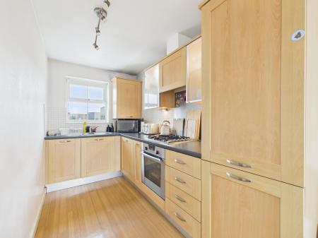 2 bedroom Flat to let in Holywell Drive, Warrington, WA1