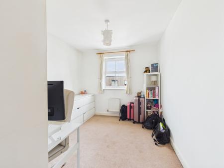 2 bedroom Flat to let in Holywell Drive, Warrington, WA1