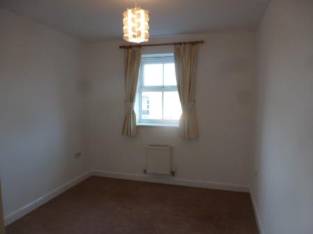 2 bedroom Flat to let in Holywell Drive, Warrington, WA1
